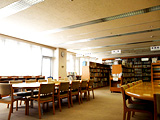 岡山国際交流センター 4F 図書資料室